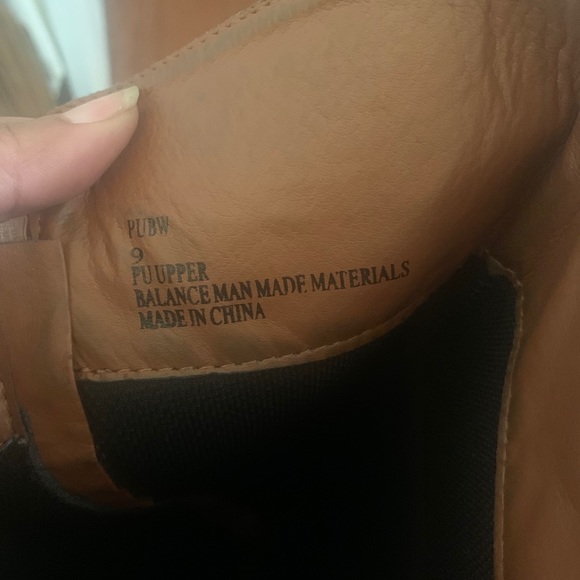 Boots - Picture 7 of 8